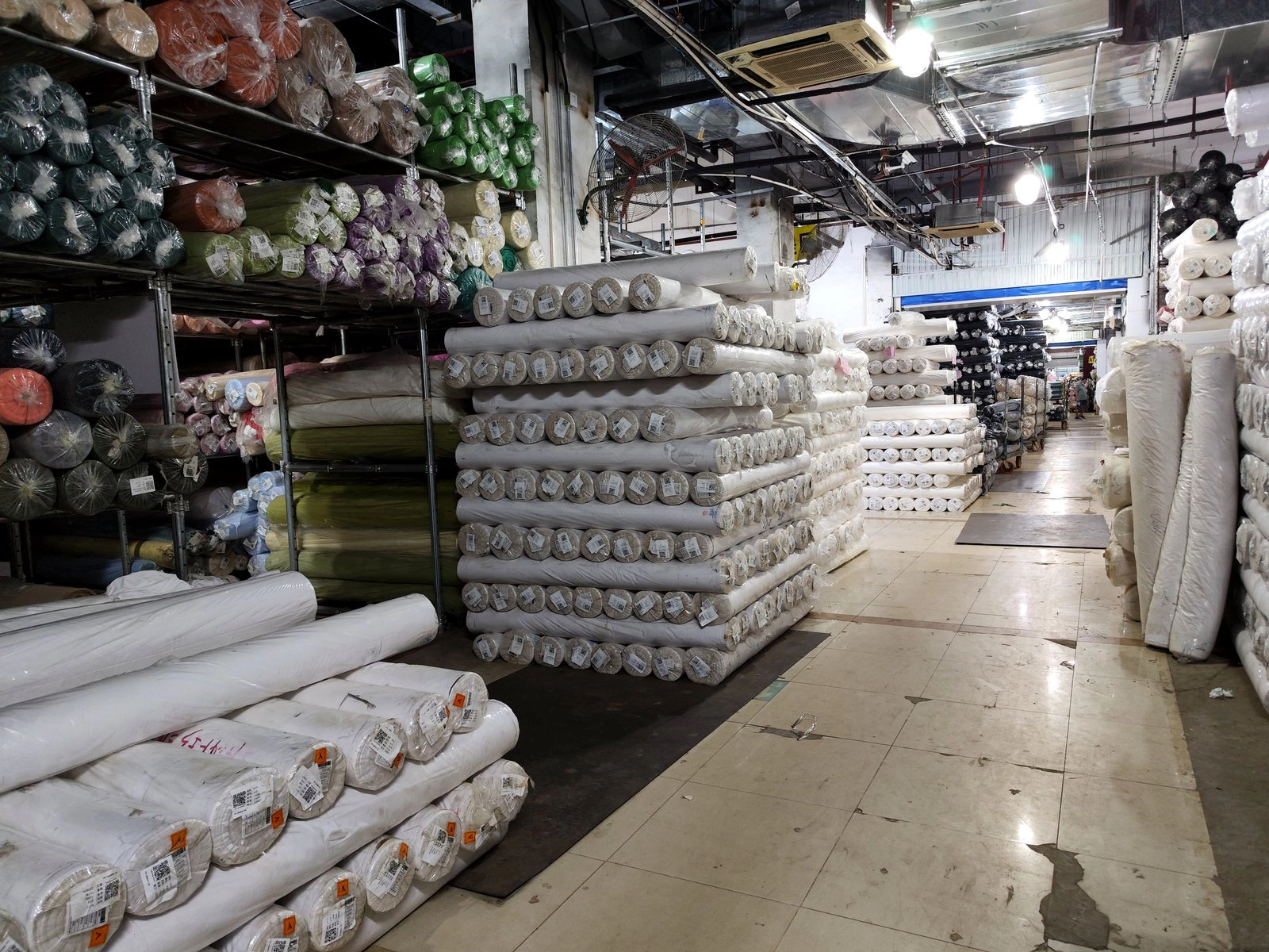 YAQIXIN fabric inventory aisle